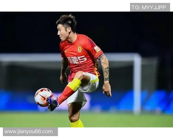 中国女星因足球明星感人故事泪洒现场引发网友热议与共鸣