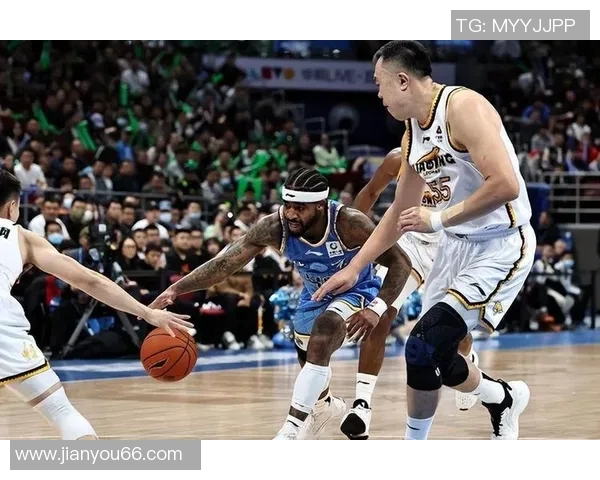 帕纳辛纳科与塞尔塔的激烈对决揭示足球战术的魅力与挑战